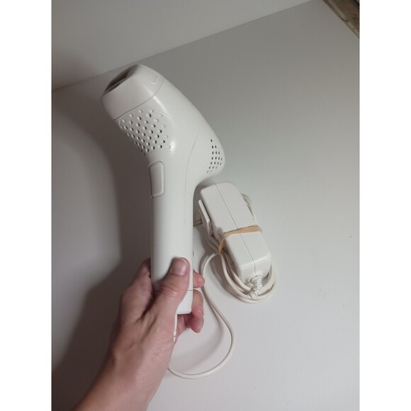 Veet Infini' Silk Pro Light-Based IPL Hair Removal System Used - Picture 3 of 9